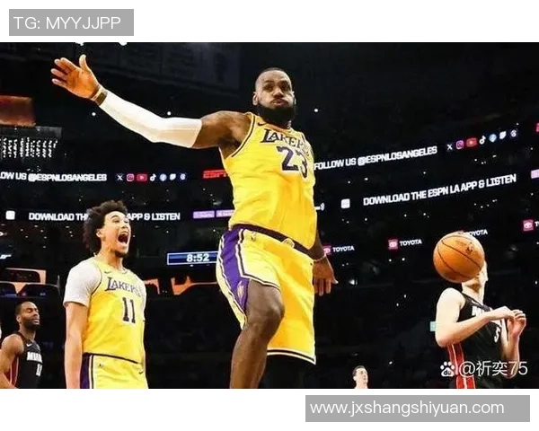 火箭与湖人激战正酣NBA赛场再现经典对决精彩瞬间回顾